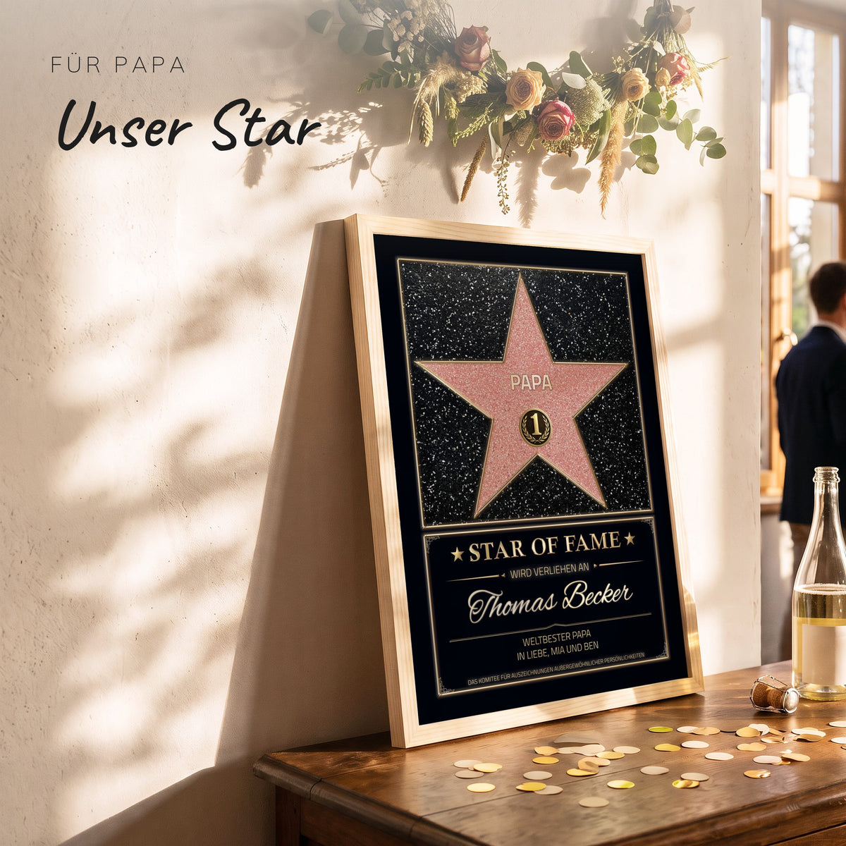 Star-of-Fame-Poster für Papa auf einer Holzanrichte mit Sekt und Konfetti