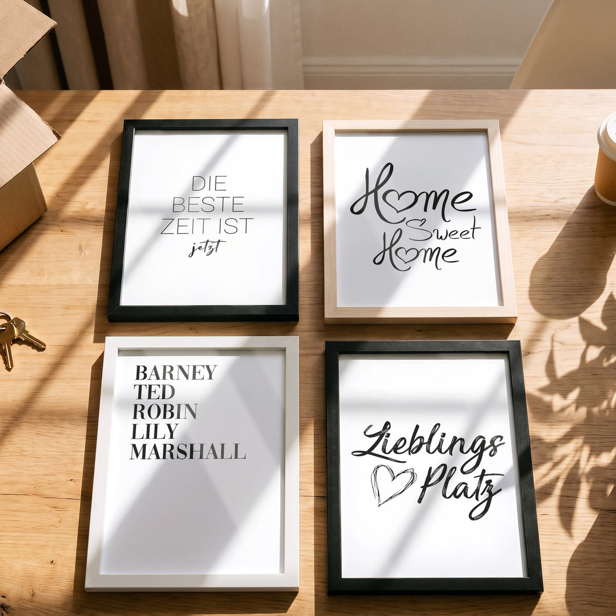 Poster Barney Ted Robin Lily Marshall mit weiteren Motiven der Serie auf einem Tisch