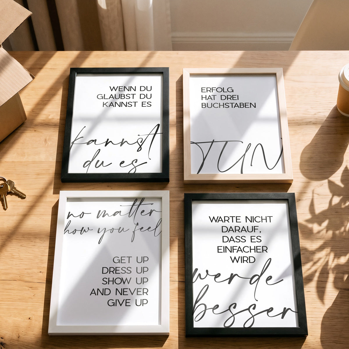 Poster No matter how you feel mit weiteren Motiven der Serie auf einem Tisch