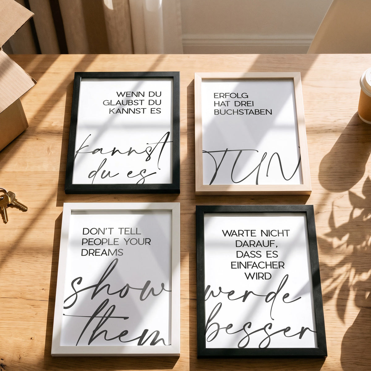 Poster Don't tell people your dreams mit weiteren Motiven der Serie auf einem Tisch