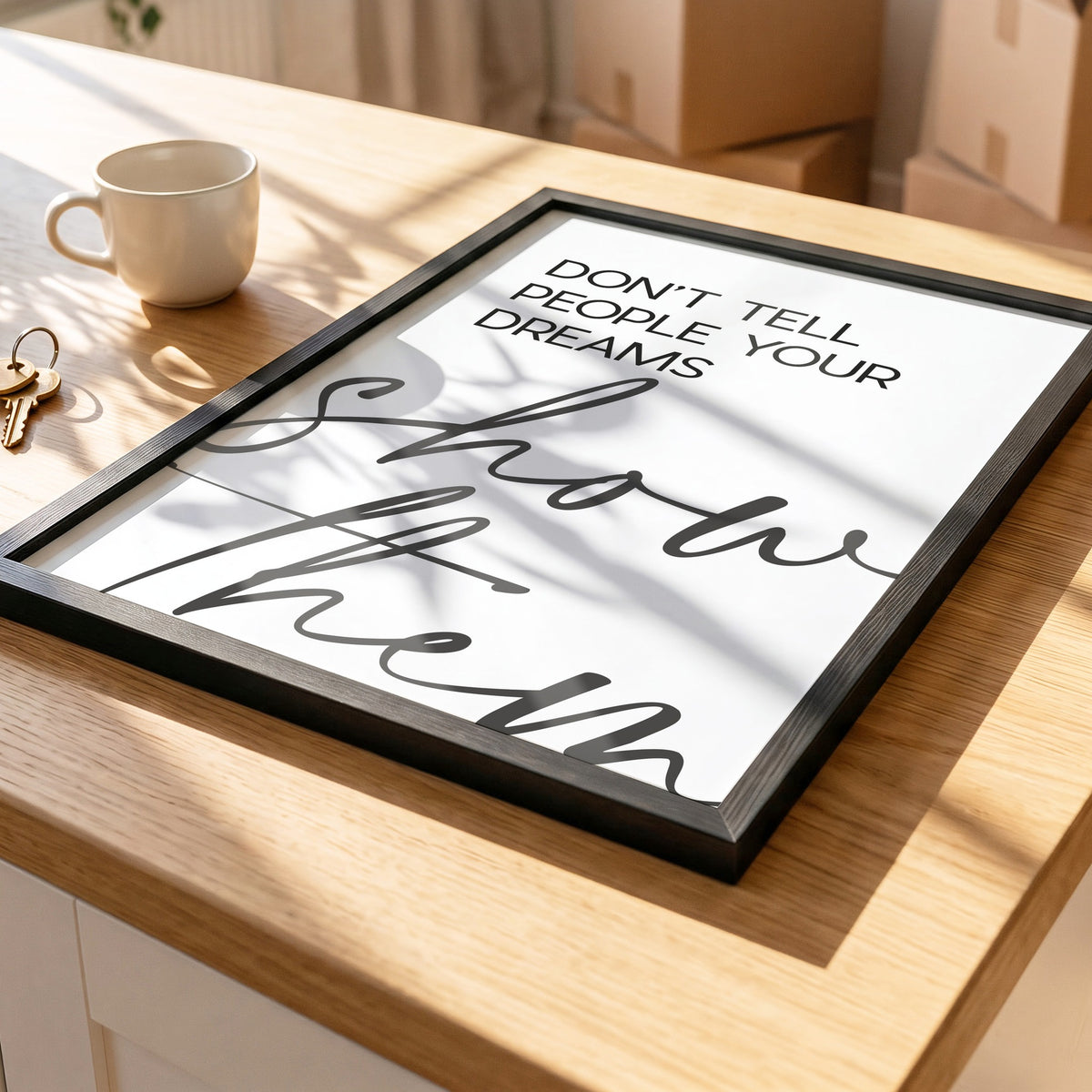 Gerahmtes Poster Don't tell people your dreams auf einer Holzplatte, Nahaufnahme
