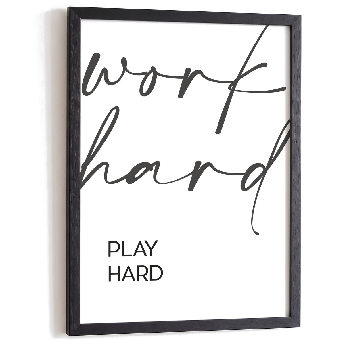 Typografie Poster Work hard, play hard im schwarzen Holzrahmen