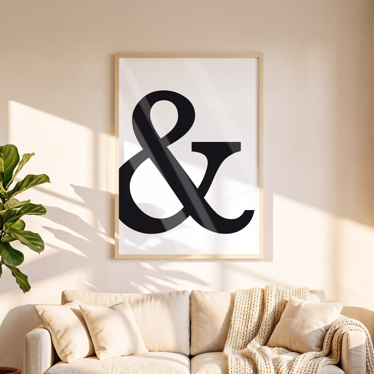 Poster Und-Zeichen schwarz auf weiß in 50 x 70 cm über dem Sofa