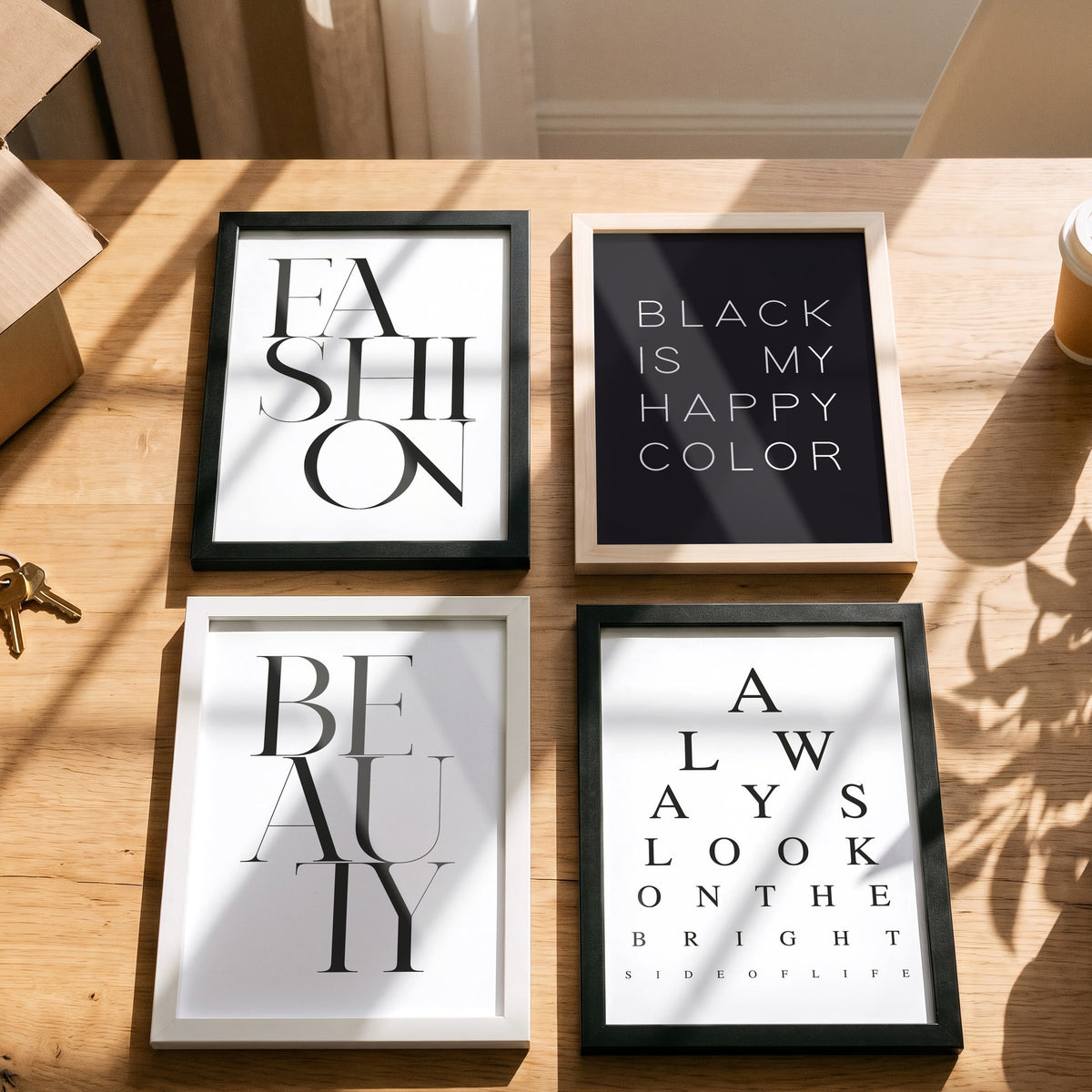 Poster Beauty mit weiteren Motiven der Serie auf einem Tisch